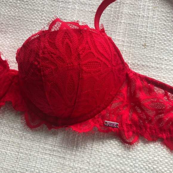 Victoria’s Secret RED PUSH UP BRA - Picture 2 of 4